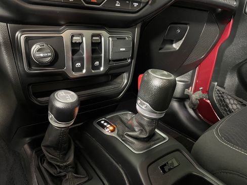 Used 2021 Jeep Wrangler Sport AWD/4WD image 18