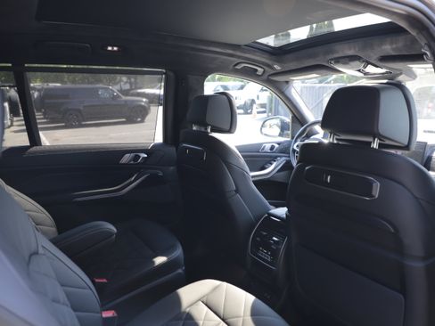 Used 2024 BMW X7 xDrive40i w/ M Sport Package AWD/4WD image 11