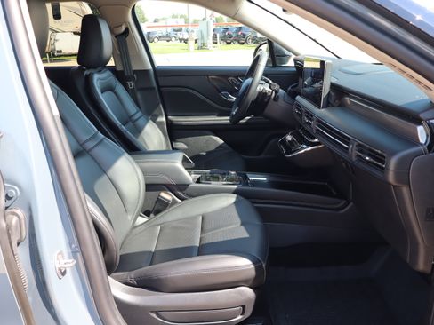 Used 2025 Lincoln Corsair Reserve AWD/4WD image 12