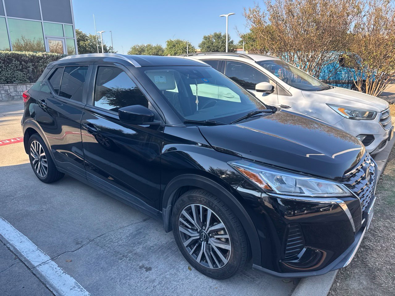 Used 2023 Nissan Kicks SV FWD image 2