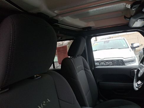 Used 2023 Jeep Wrangler Unlimited Sahara w/ Cold Weather Group AWD/4WD image 13