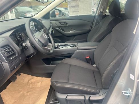 Used 2025 Nissan Rogue S AWD/4WD image 11