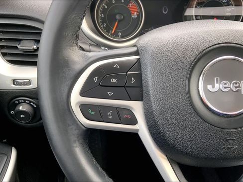 Used 2017 Jeep Cherokee Trailhawk image 22