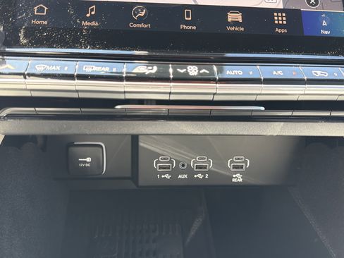 New 2026 Jeep Grand Wagoneer Limited AWD/4WD image 23
