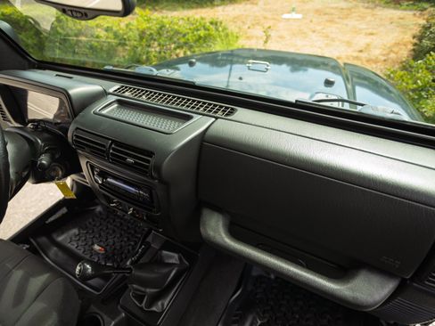 Used 2006 Jeep Wrangler Unlimited Rubicon AWD/4WD image 24