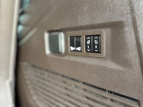 Used 2022 GMC Yukon Denali AWD/4WD image 8