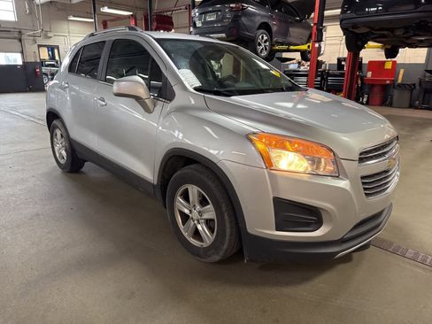 Used 2016 Chevrolet Trax LT w/ LT Convenience Package image 4