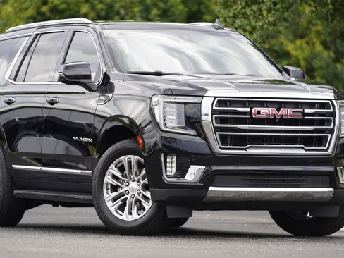 Used 2022 GMC Yukon SLT w/ SLT Luxury Package RWD image 2