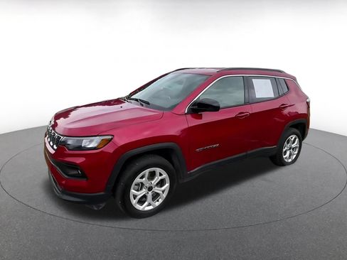Used 2025 Jeep Compass Latitude AWD/4WD image 8
