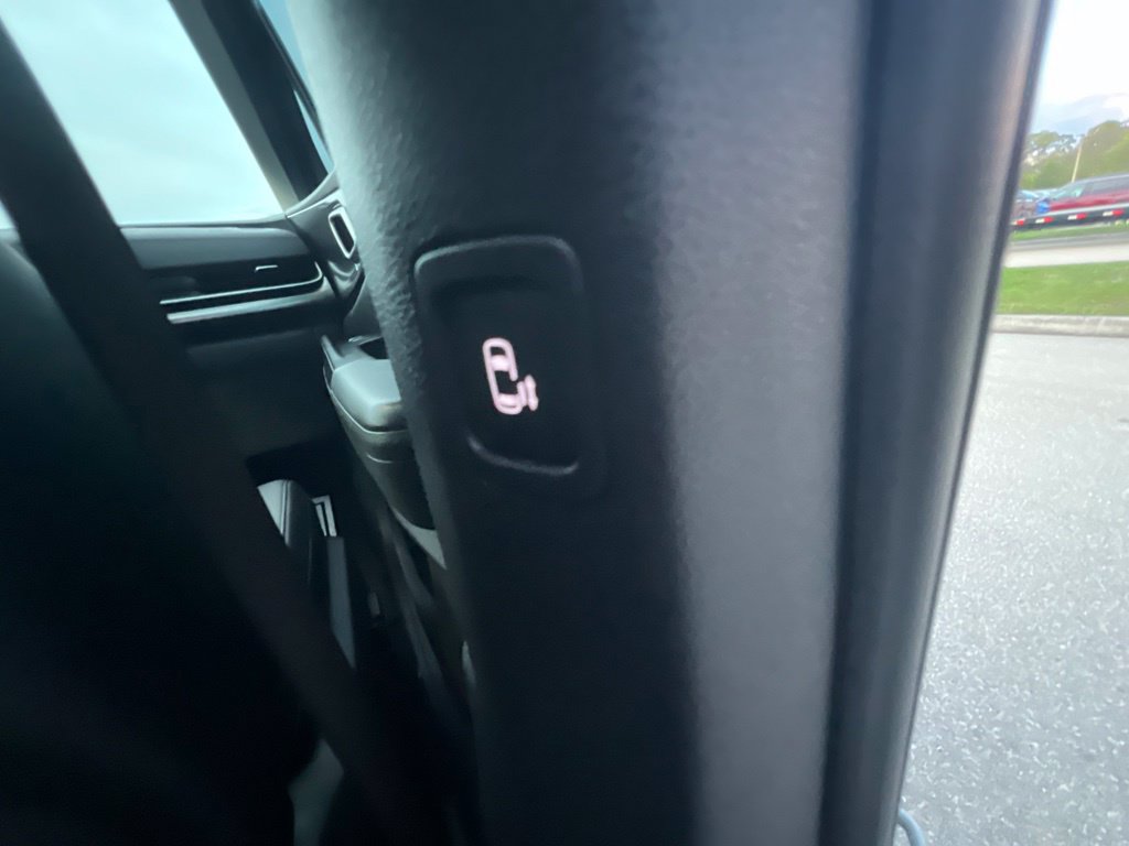 Used 2025 Kia Carnival SX w/ SX Dark Edition Package FWD image 18
