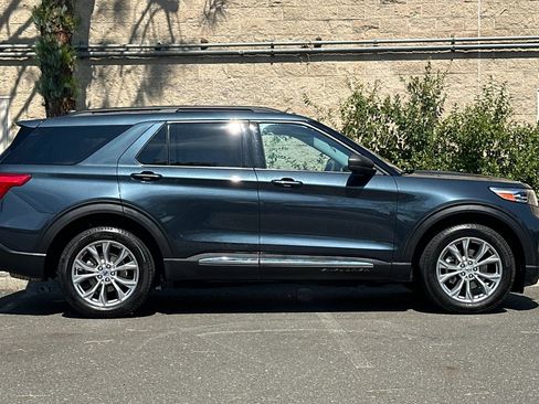 Certified 2024 Ford Explorer XLT w/ Equipment Group 202A AWD/4WD image 2