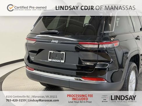 Used 2023 Jeep Grand Cherokee Laredo AWD/4WD image 10