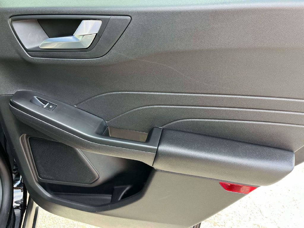 Used 2025 Ford Escape ST-Line Select AWD/4WD image 19