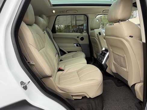 Used 2017 Land Rover Range Rover Sport HSE image 11