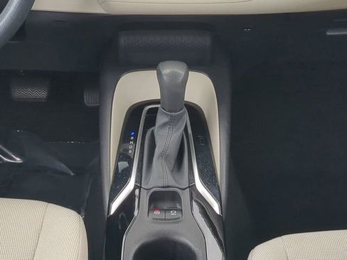 Certified 2022 Toyota Corolla LE w/ LE Convenience Package image 18