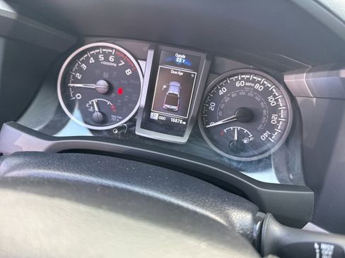 Used 2023 Toyota Tacoma TRD Off-Road w/ TRD Premium Off Road Package image 9