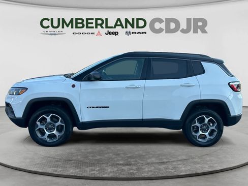 Used 2022 Jeep Compass Trailhawk w/ Sun and Sound Group AWD/4WD image 3