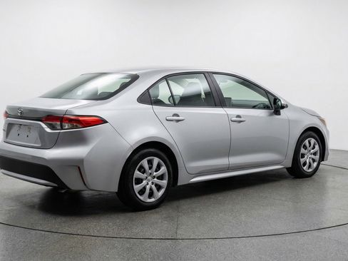 Used 2025 Toyota Corolla LE FWD image 9
