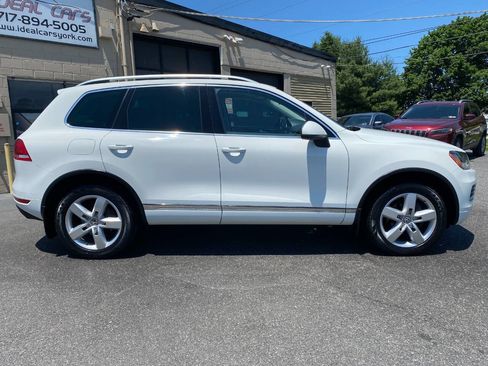Used 2014 Volkswagen Touareg VR6 AWD/4WD image 2
