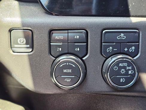 Used 2024 Chevrolet Silverado 1500 LT Trail Boss w/ LPO, Dark Essentials Package AWD/4WD image 18