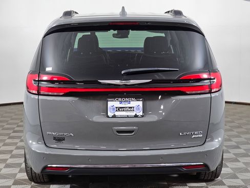 Used 2022 Chrysler Pacifica Limited AWD/4WD image 33