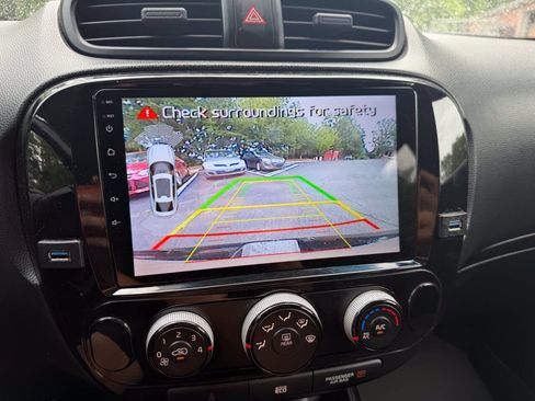 Used 2016 Kia Soul FWD image 16