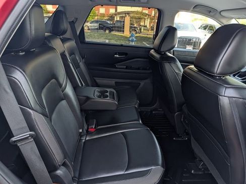 Used 2024 Nissan Pathfinder SL AWD/4WD image 33