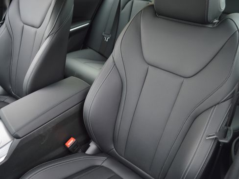 Used 2025 BMW 330i xDrive 330i xDrive w/ Convenience Package image 24