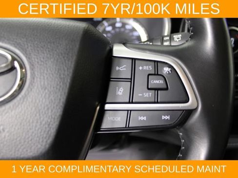 Used 2023 Toyota Highlander XLE AWD/4WD image 22