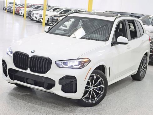 Used 2022 BMW X5 M50i image 5