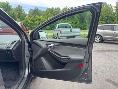 Used 2013 Ford Focus SE w/ Interior Protection Pkg FWD image 13