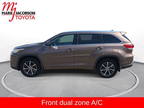 Used 2017 Toyota Highlander XLE AWD/4WD image 13
