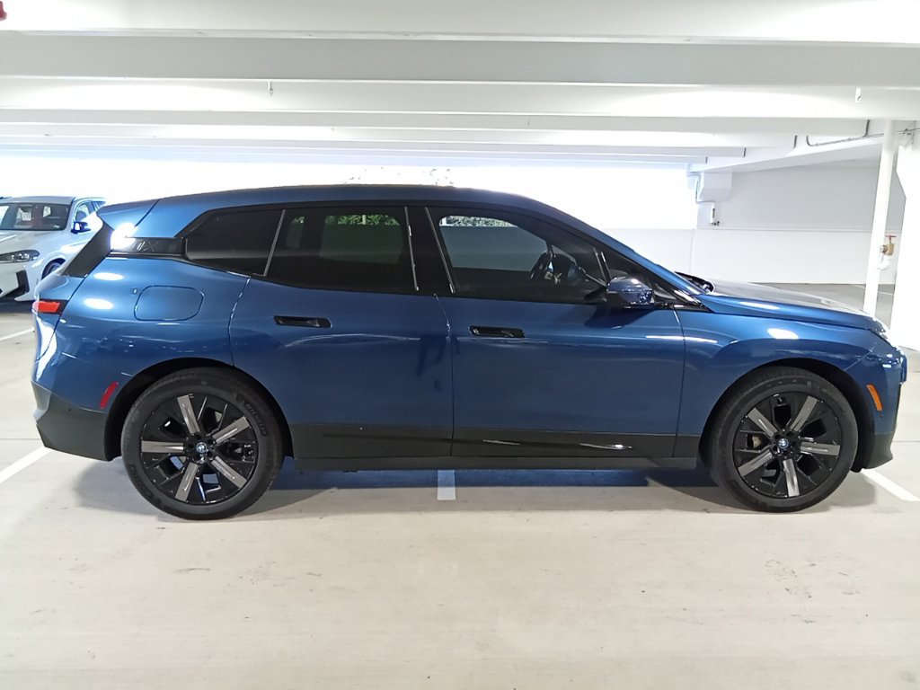 Used 2024 BMW iX xDrive50 w/ Convenience Package AWD/4WD image 4