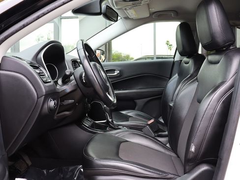 Used 2019 Jeep Compass Latitude FWD image 38