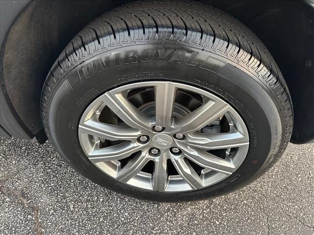 Certified 2023 Cadillac XT4 Premium Luxury w/ Cold Weather Package AWD/4WD image 35