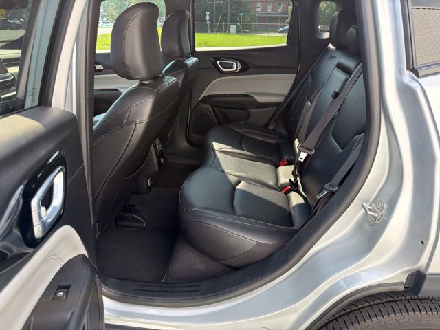 Used 2025 Jeep Compass Limited AWD/4WD image 15
