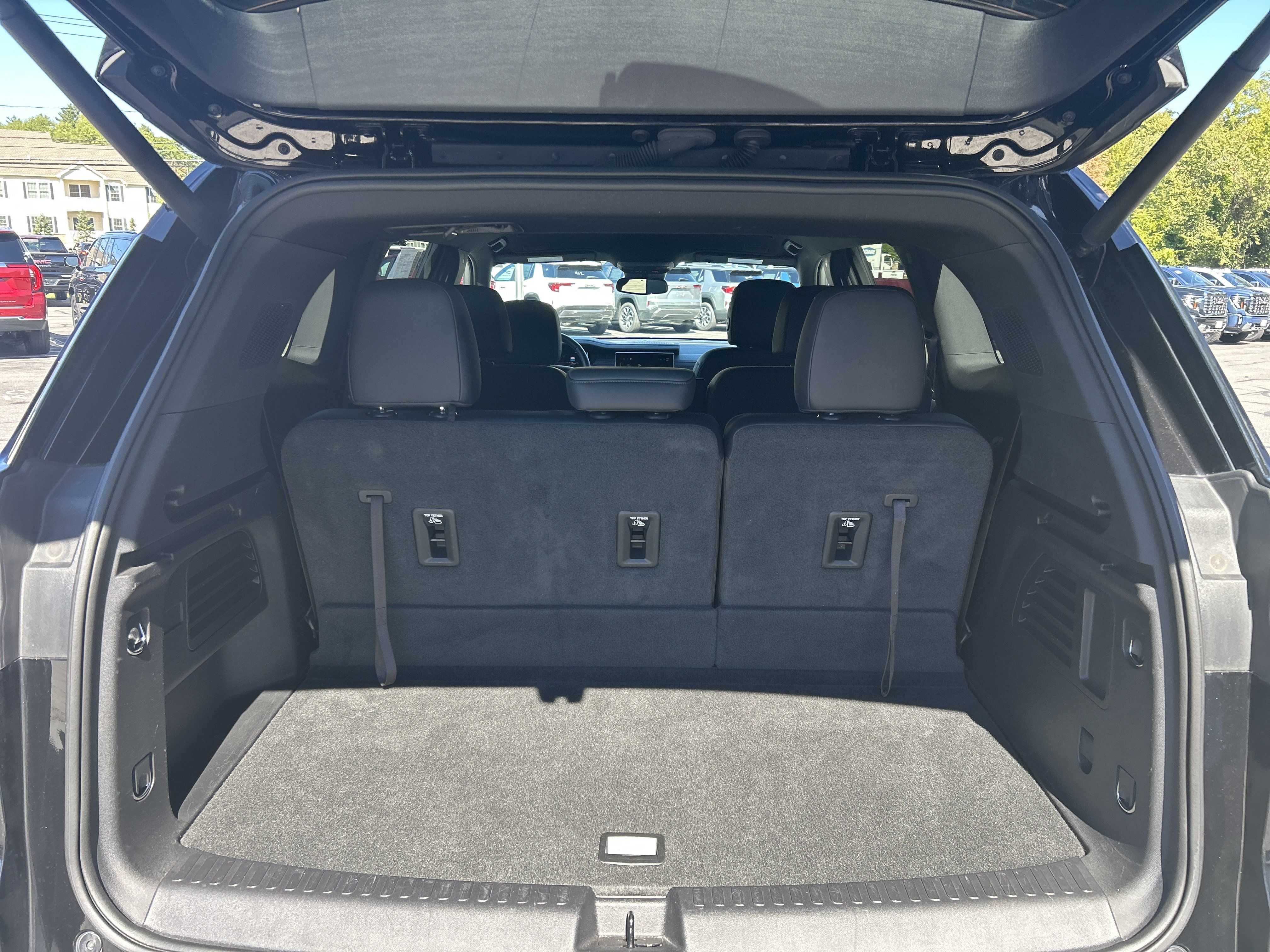 Used 2024 GMC Acadia AT4 w/ Luxury Package AWD/4WD image 12