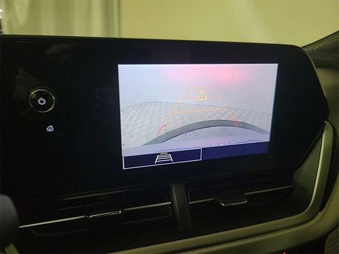 Certified 2024 Chevrolet Trax RS w/ Driver Confidence Package image 18