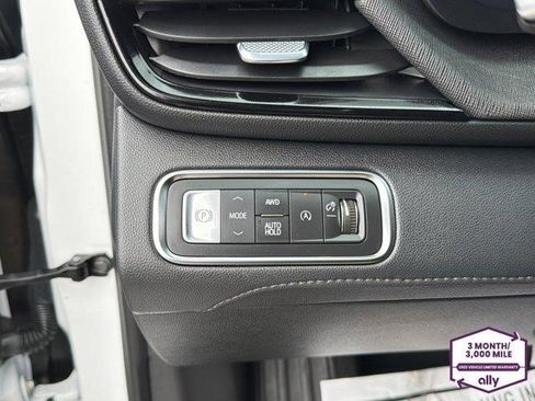 Certified 2025 Buick Enclave Preferred AWD/4WD image 27