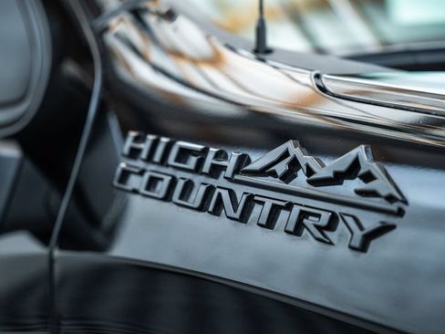 Used 2025 Chevrolet Silverado 1500 High Country w/ Midnight Edition AWD/4WD image 17