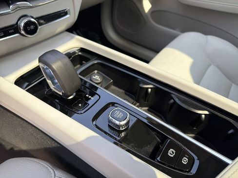 Certified 2024 Volvo XC60 B5 Plus AWD/4WD image 26