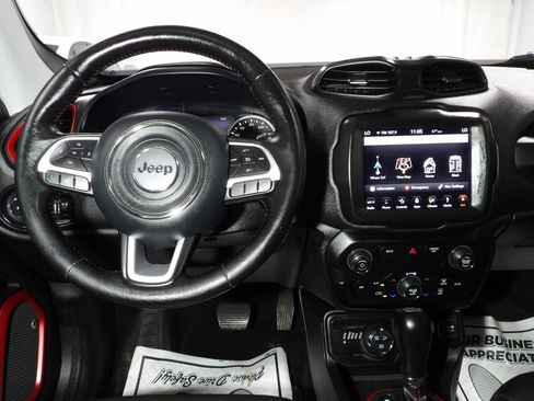 Used 2018 Jeep Renegade Trailhawk image 17