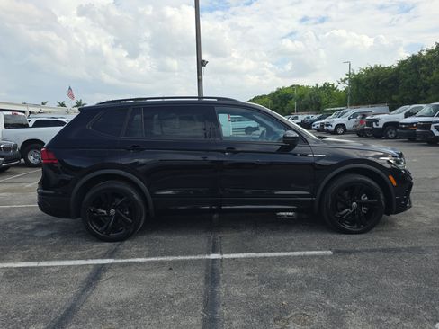 Used 2023 Volkswagen Tiguan SE R-Line FWD image 8