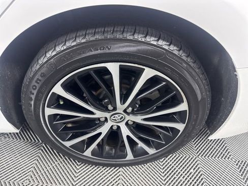 Used 2020 Toyota Camry SE image 11