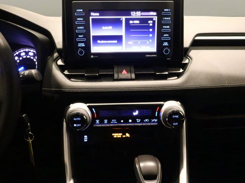 Used 2021 Toyota RAV4 LE image 23