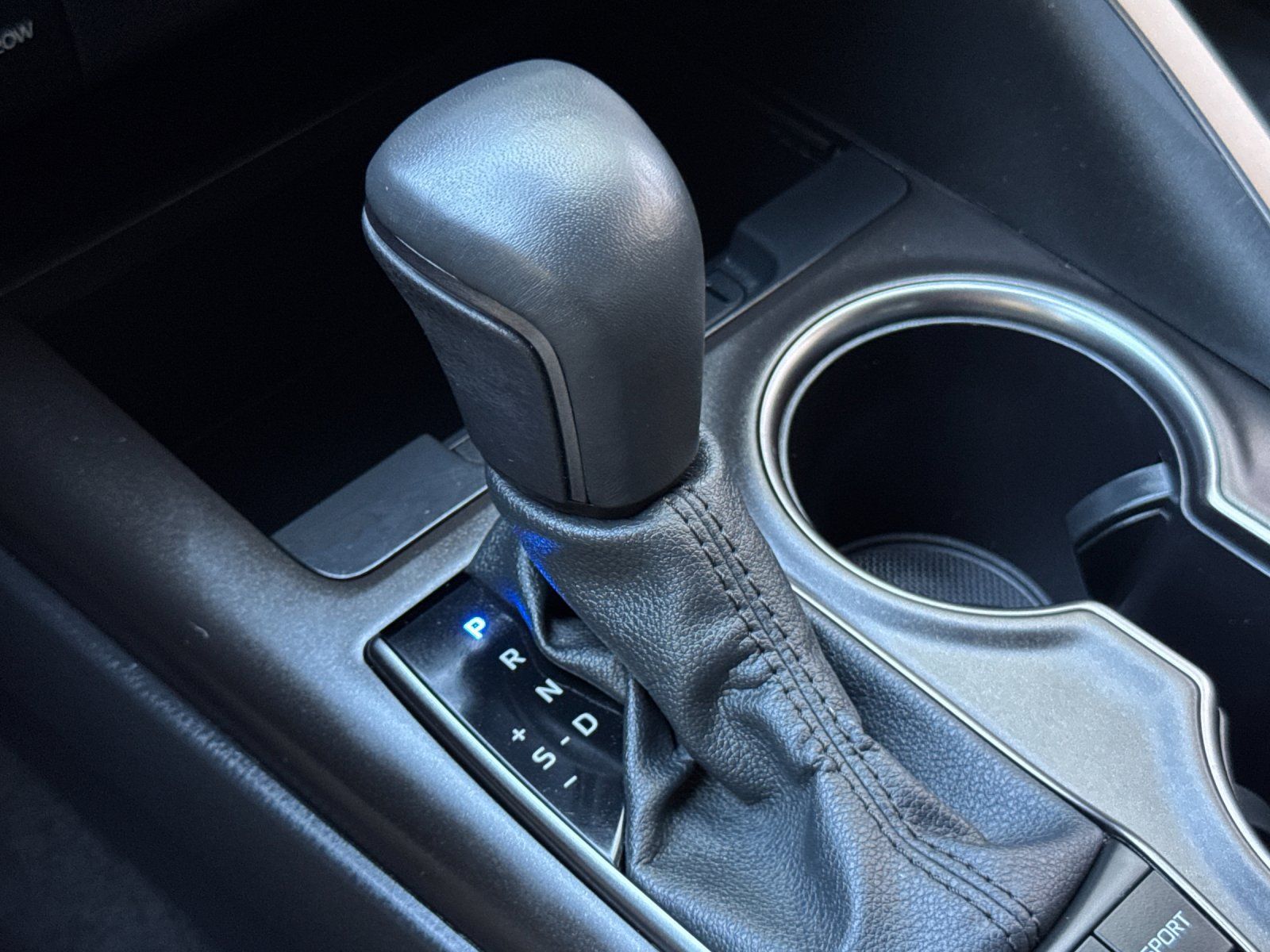 Used 2024 Toyota Camry SE w/ Convenience Package FWD image 18