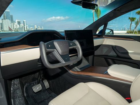 Used 2022 Tesla Model X Long Range image 8