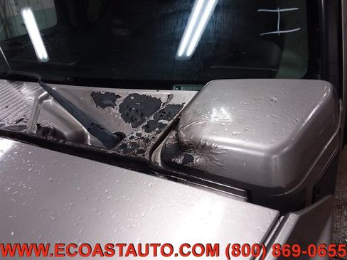 Used 2004 HUMMER H2 w/ Preferred Equipment Group image 22