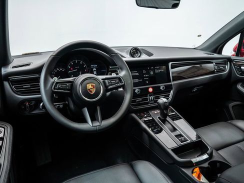 Used 2026 Porsche Macan AWD/4WD image 4