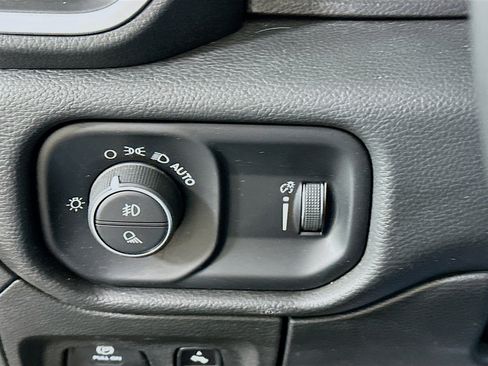 Used 2022 RAM 1500 Big Horn AWD/4WD image 17